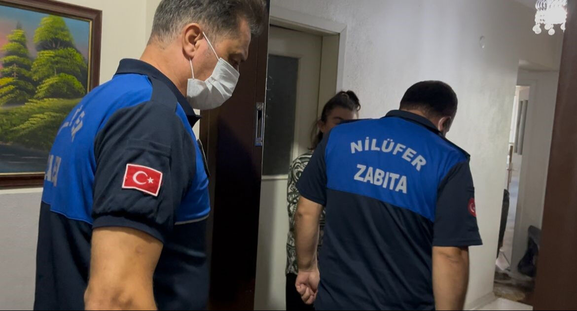 Köktü koku isyan ettirdi, ekipler harekete geçti! Yemek artıkları, böcek istilası... Köktü koku isyan ettirdi, ekipler harekete geçti! Yemek artıkları, böcek istilası... - 2. Resim