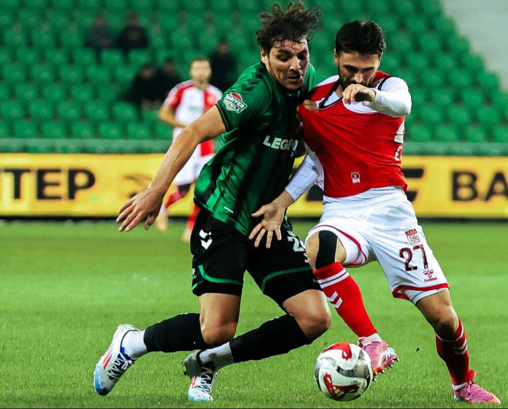Kural hatası yapmıştı: Sakaryaspor'a hükmen mağlubiyet cezası! - 1. Resim