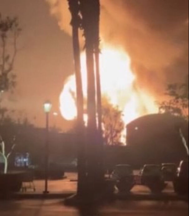 Los Angeles'ta petrol rafinerisinde patlama! Bölgeyi alevler sardı, ekipler müdahale ediyor - 1. Resim