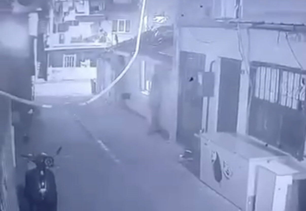 Mahallelinin hırsız nöbeti kabusa döndü! Tam 6 kişiyi 'yanlışlıkla' darbettiler Mahallelinin hırsız nöbeti kabusa döndü! Tam 6 kişiyi 'yanlışlıkla' darbettiler - 1. Resim