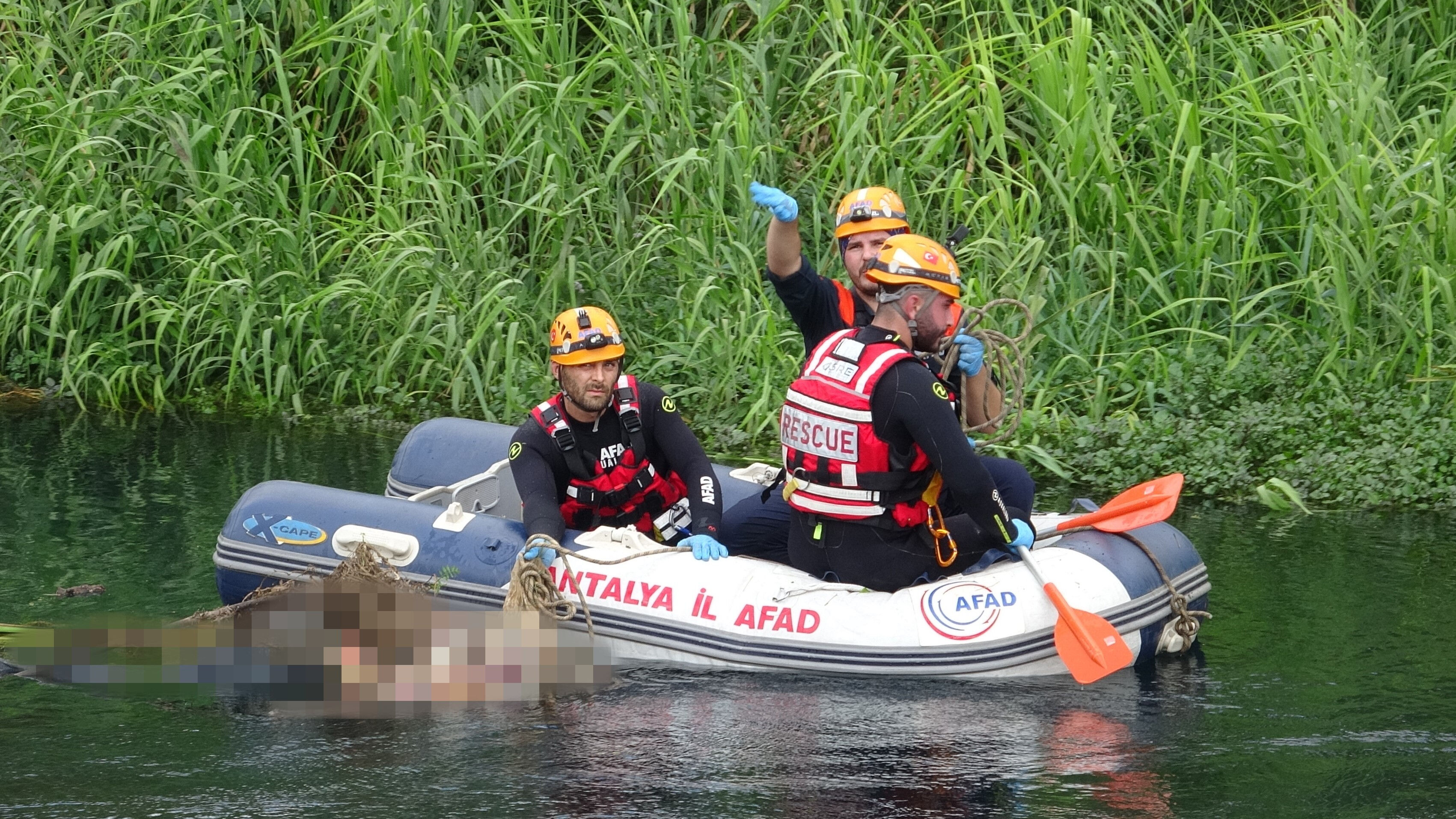 Su teresi toplarken korkun&ccedil; manzarayla karşılaştılar! &Uuml;zerinden sadece tespih ve ulaşım kartı &ccedil;ıktı - 2. Resim