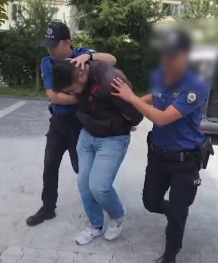 Trafikte dehşet! Dayak yiyen motosikletli kadının intikamı kamerada - 1. Resim