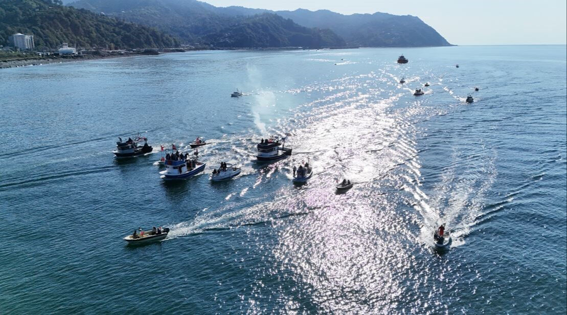 Türkiye'nin dört bir yanından Filistin'e destek! Tekne ile Karadeniz'e açıldılar - 4. Resim