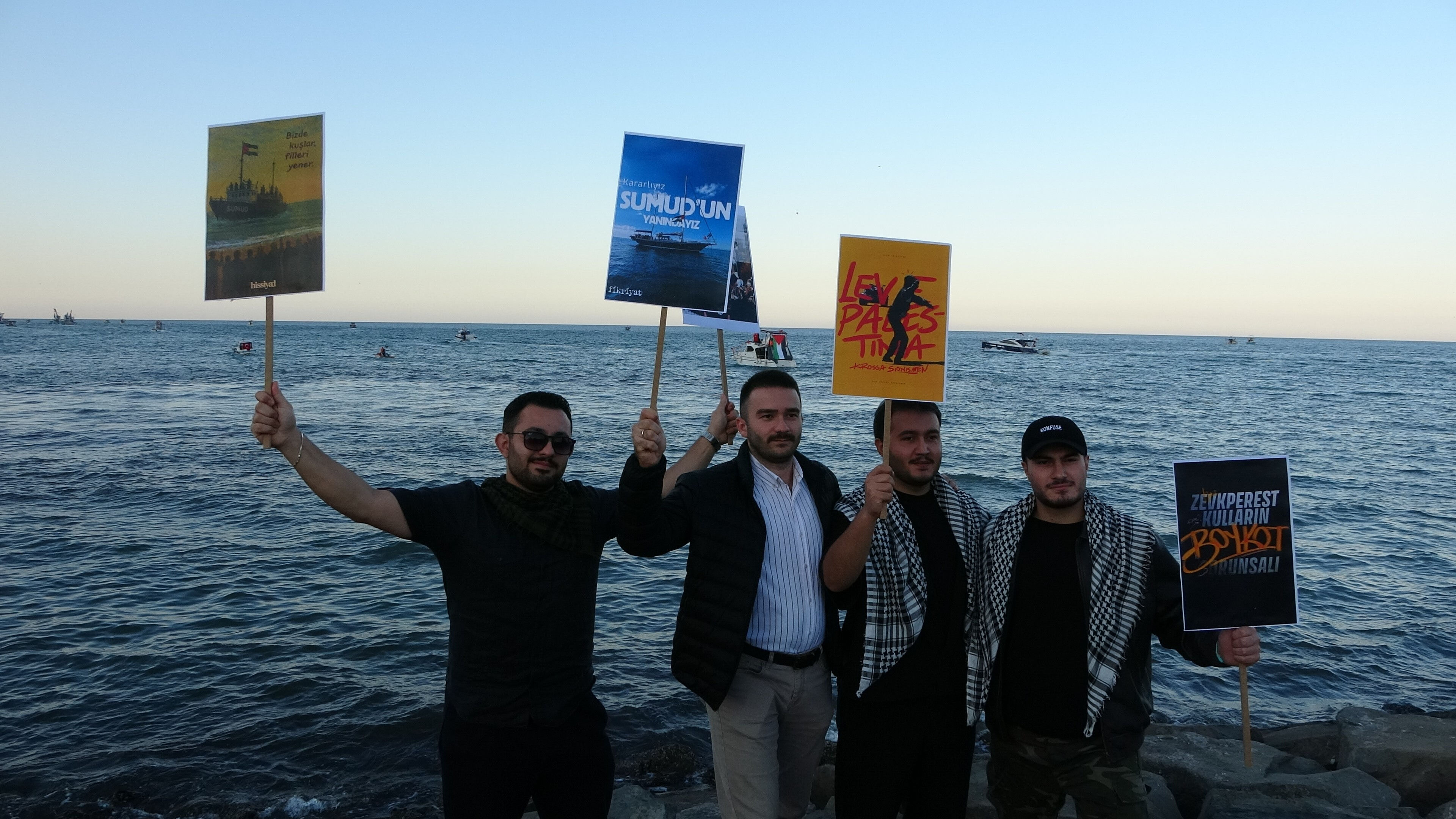 Türkiye'nin dört bir yanından Filistin'e destek! Tekne ile Karadeniz'e açıldılar - 7. Resim