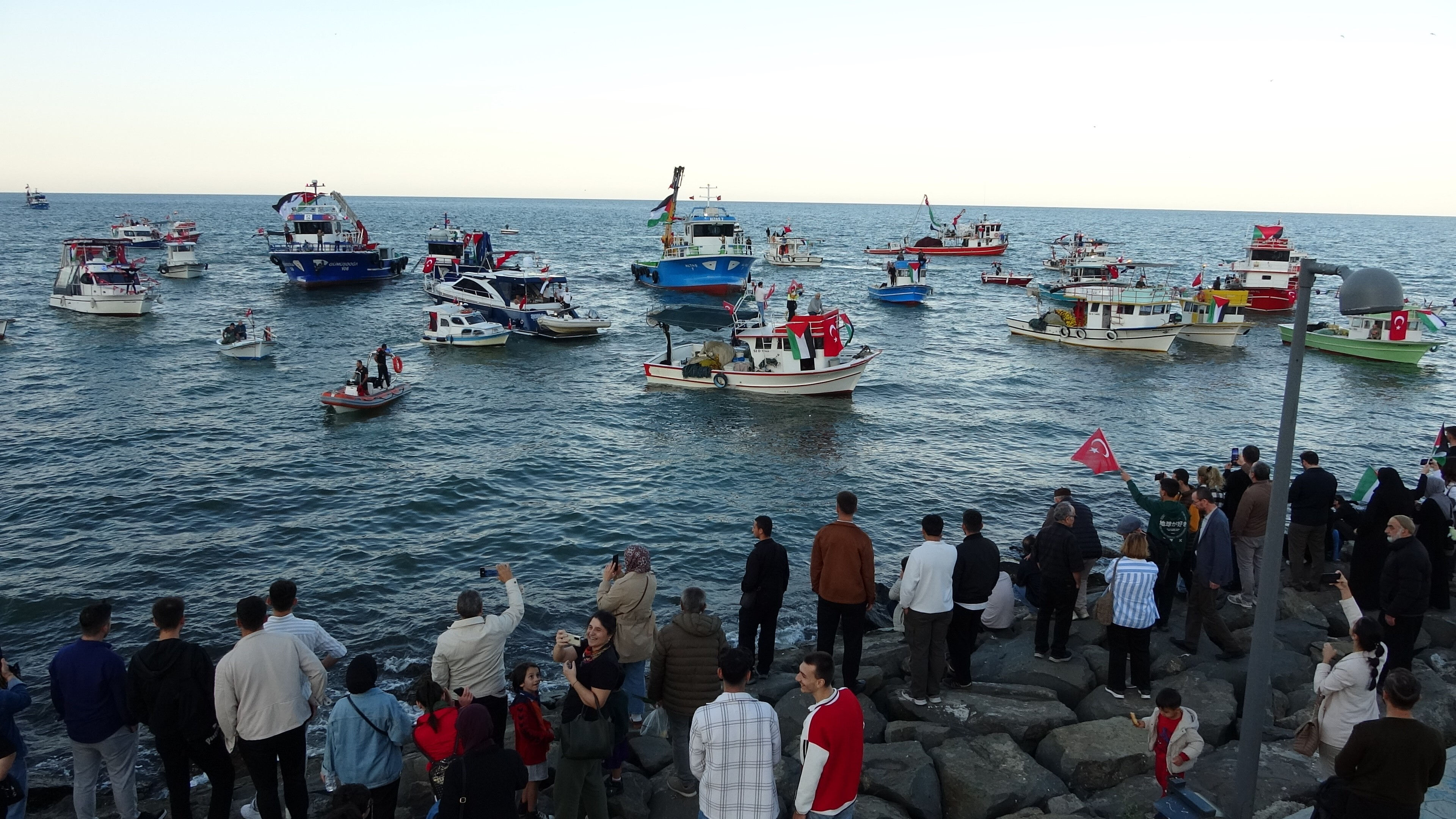 Türkiye'nin dört bir yanından Filistin'e destek! Tekne ile Karadeniz'e açıldılar - 8. Resim