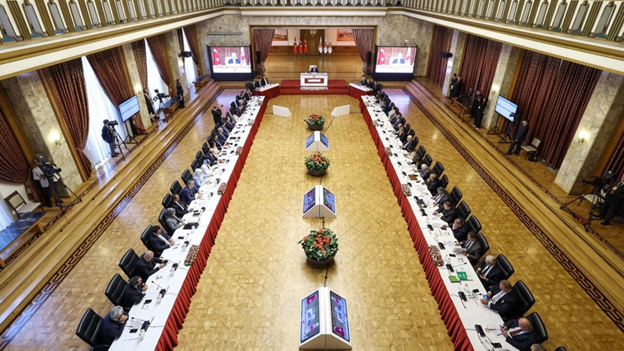 Ceza hukukçularından Terörsüz Türkiye sürecinin yasal çerçevesi için öneriler: Özel etkin denetimli serbestlik uygulanmalı - 1. Resim