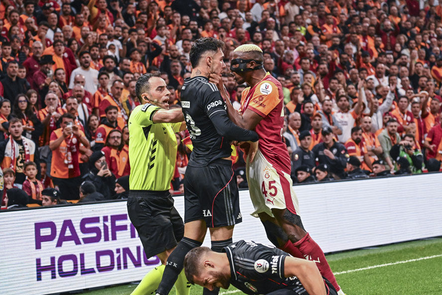 Galatasaray - Beşiktaş derbisinde gerginlik: Osimhen çılgına döndü - 1. Resim