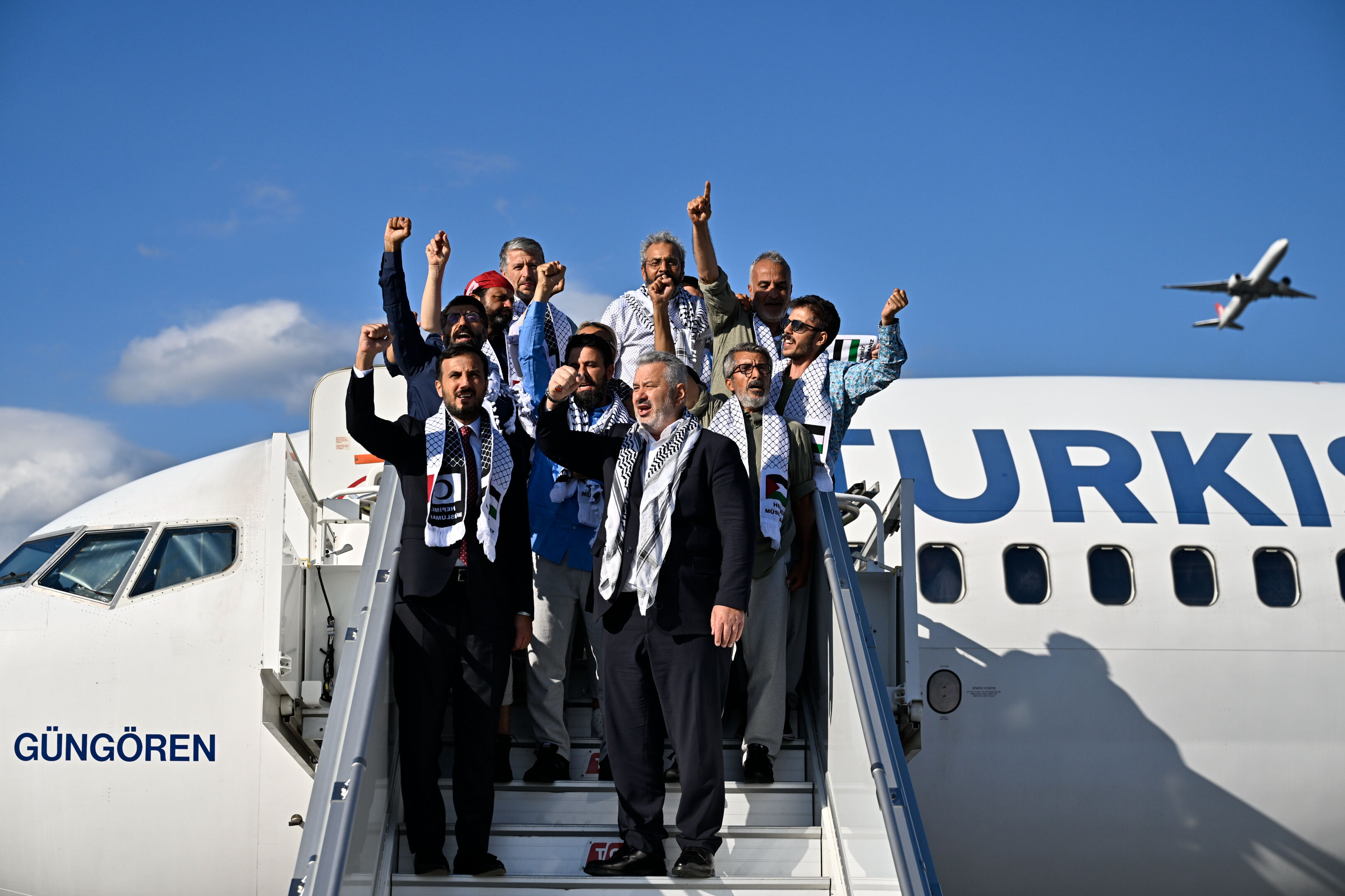 İsrail'in alıkoyduğu 36'sı Türk 137 aktivist İstanbul'da: Hepimizi Türkiye kurtardı - 4. Resim