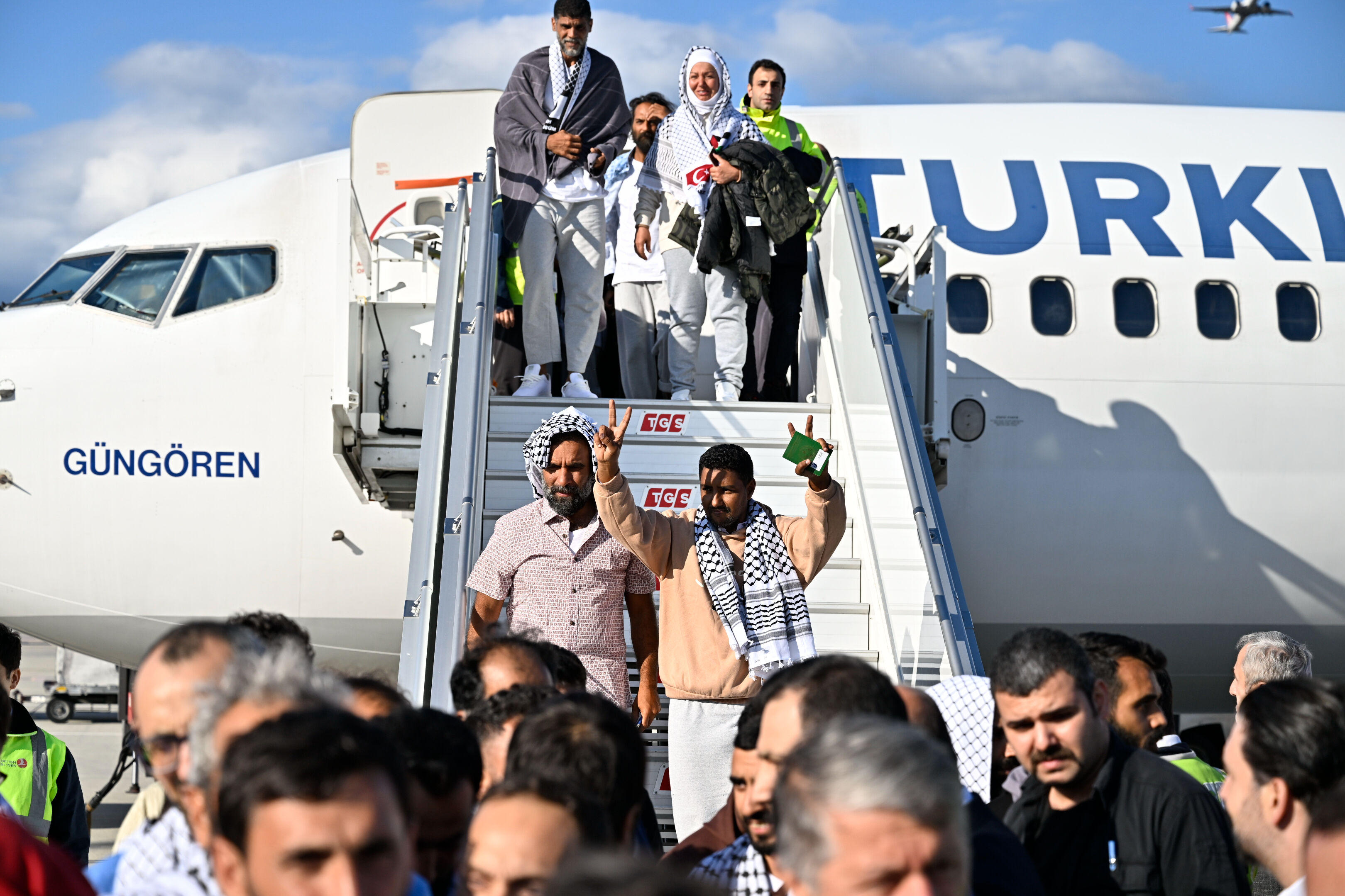 İsrail'in alıkoyduğu 36'sı Türk 137 aktivist İstanbul'da: Hepimizi Türkiye kurtardı - 1. Resim