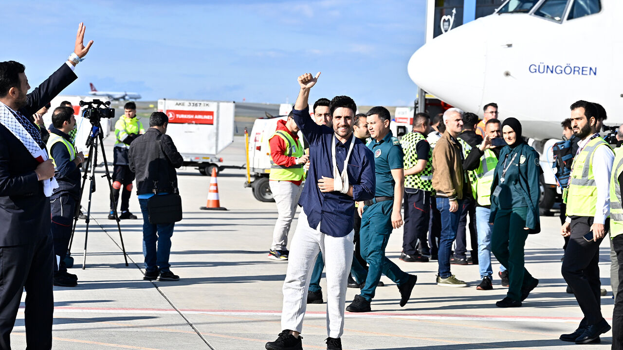 İsrail'in alıkoyduğu Sumud Filosu'ndaki 36'sı Türk, 137 aktivist İstanbul'da! - 5. Resim