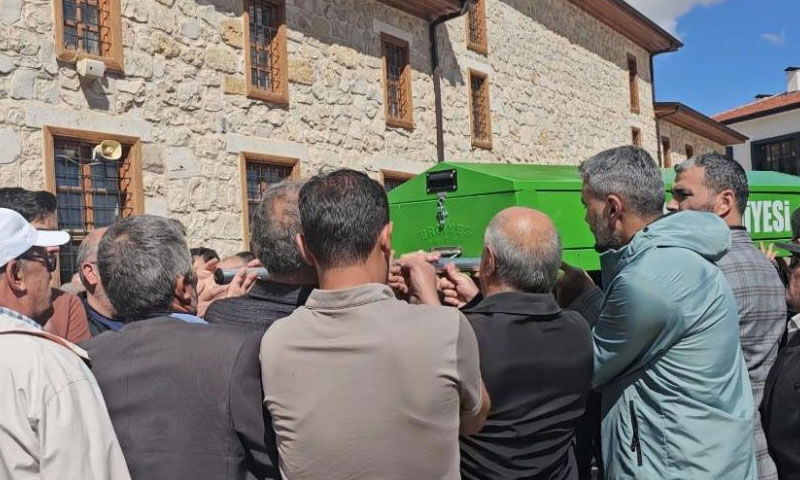 Kimya öğretmeni Mevlüt Külcü’nün acı ölümü: Memleketinde defnedildi - 2. Resim