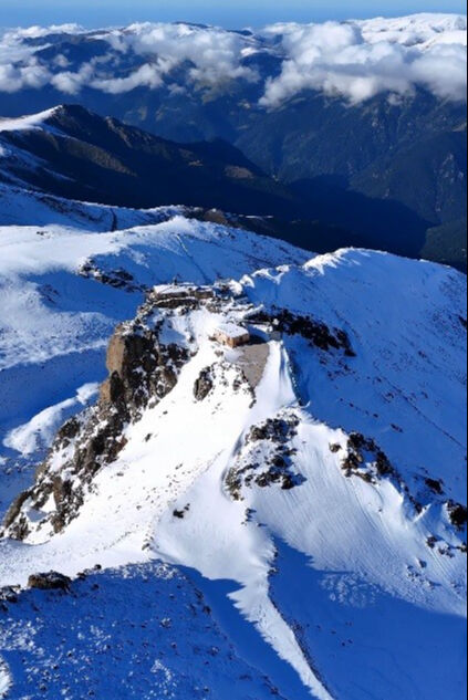 Kırklar Dağı beyaza büründü! Karla kaplı zirve görsel şölen oluşturdu - 3. Resim