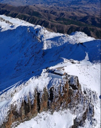 Kırklar Dağı beyaza büründü! Karla kaplı zirve görsel şölen oluşturdu - 2. Resim