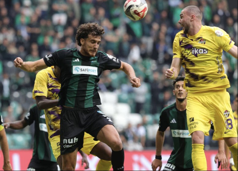 Kocaelispor'un siftah yaptığı maçta Selçuk Şahin ihraç edildi: Çılgın döndü - 1. Resim