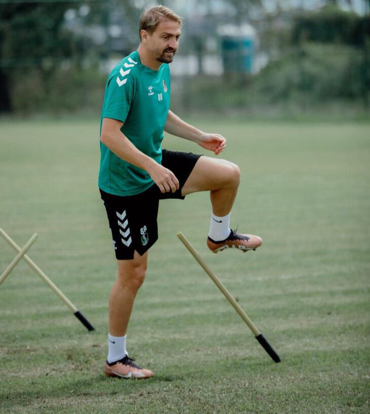 Maçta takım arkadaşına tokat atmıştı! Sakaryaspor'dan Caner Erkin için yeni karar - 1. Resim