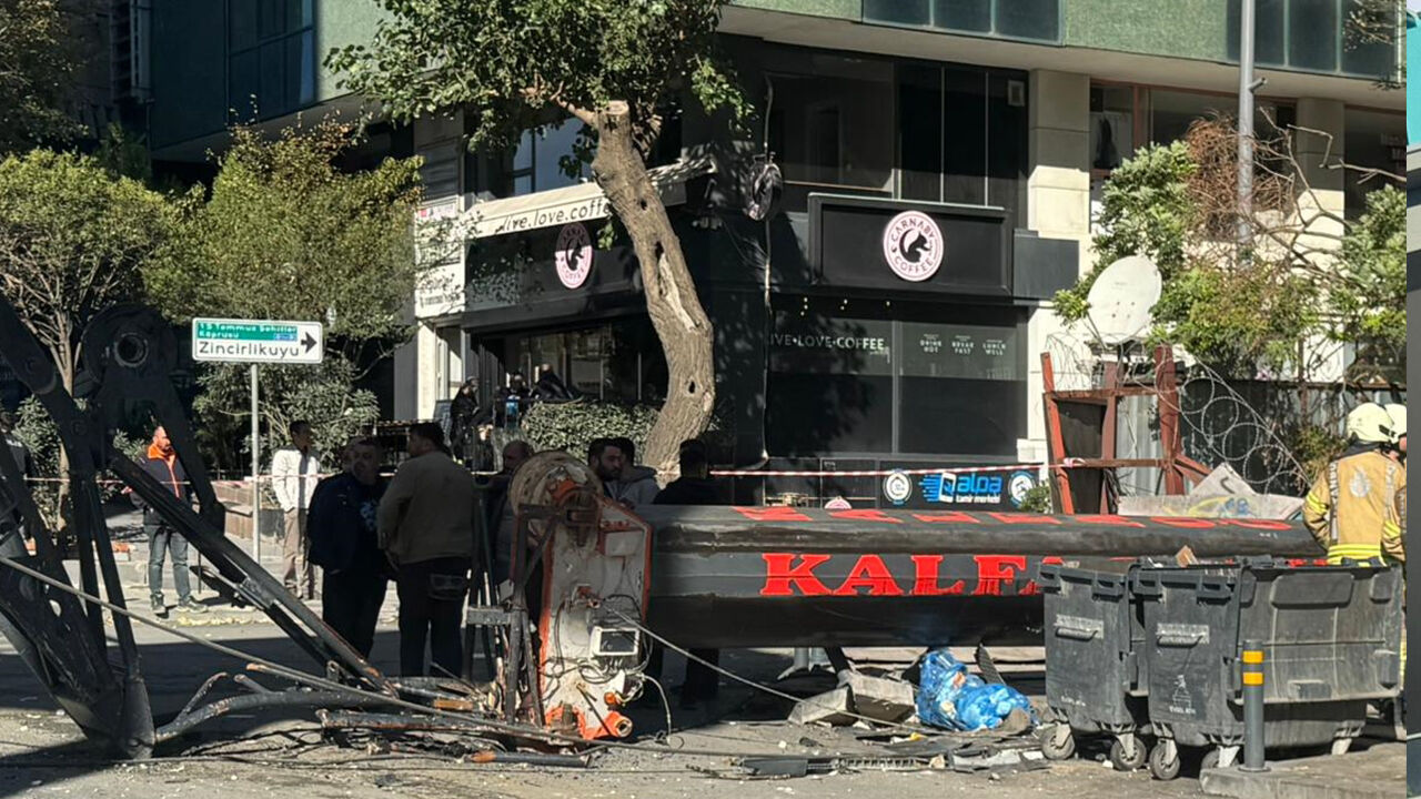 Şişli'de inşaat alanındaki vinç devrildi! Ekipler bölgede - 2. Resim