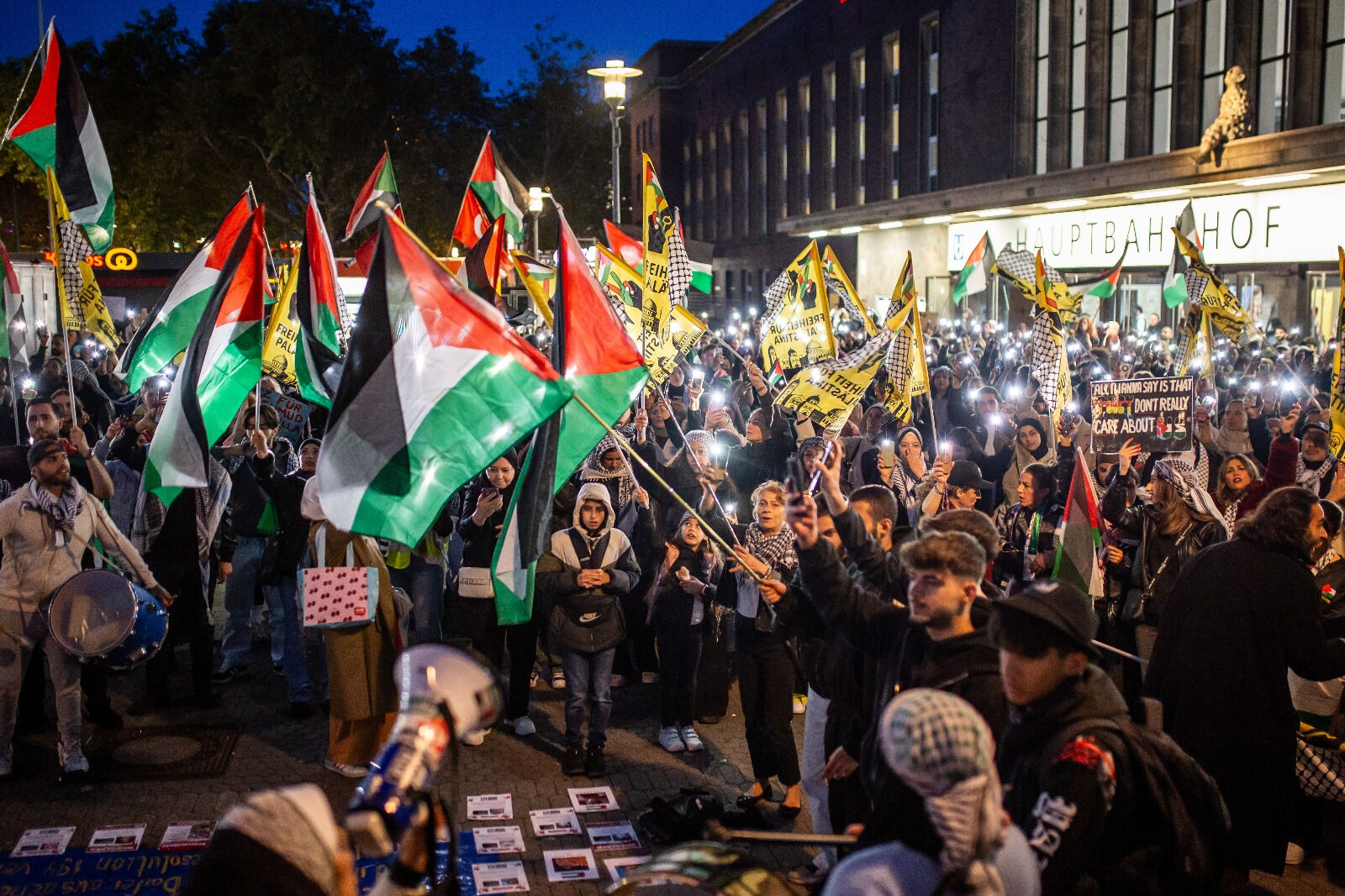 Terörist İsrail'e küresel öfke büyüyor! Dünya Gazze için meydanlarda  - 2. Resim