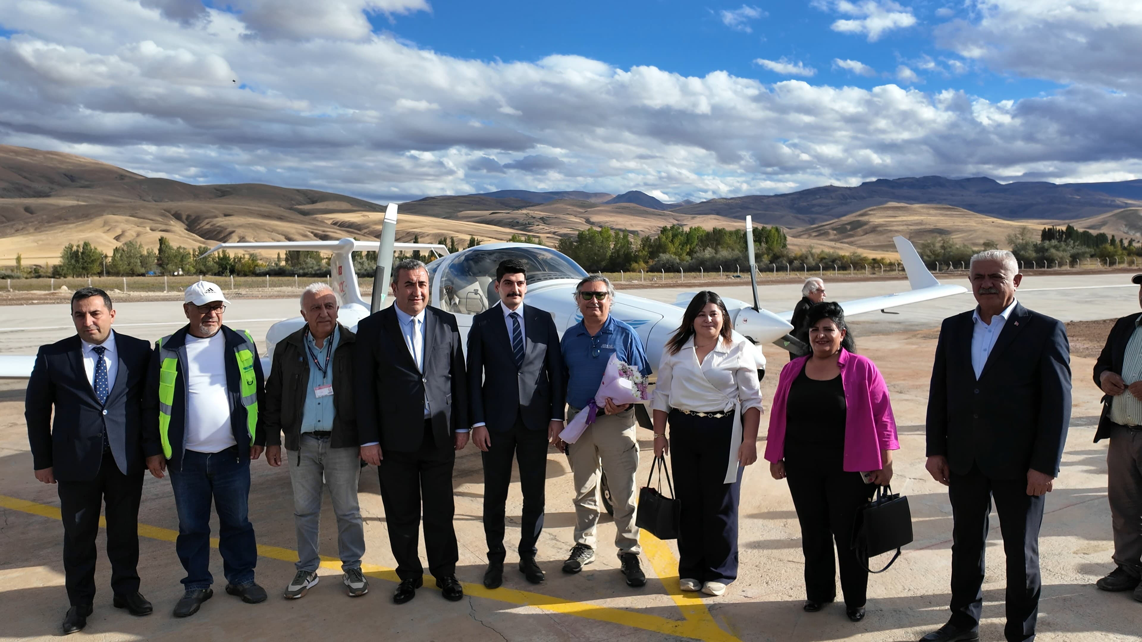 Yapımını Nuri Demirağ başlatmıştı! Türkiye’nin ilk ilçe havaalanı Divriği yeniden açılıyor Yapımını Nuri Demirağ başlatmıştı! Türkiye’nin ilk ilçe havaalanı Divriği yeniden açılıyor - 1. Resim