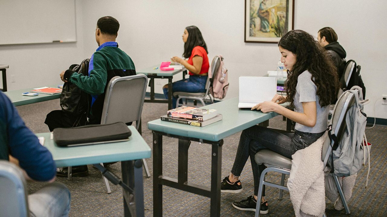 12 yıllık zorunlu eğitim kısalıyor! Bakan Tekin ilk kabineyi işaret etti, gözleri Erdoğan'a çevirdi - 1. Resim