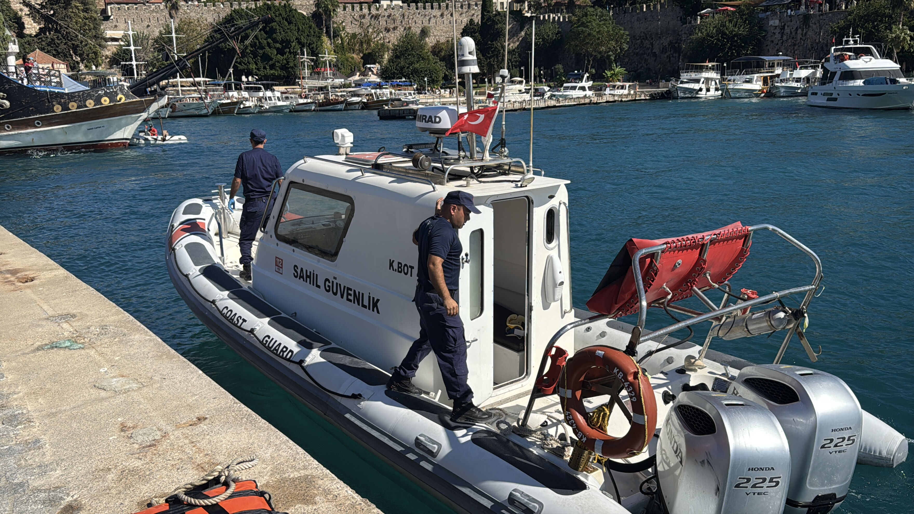 Antalya'da acı olay! Falezlerden düşen kadın öldü, kimliği araştırılıyor - 1. Resim