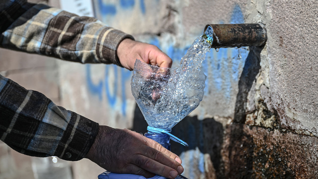 Başkentlilerin su çilesi devam ediyor! Vatandaşlar ellerinde bidon kuyruklara giriyor - 4. Resim