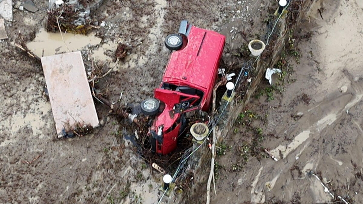 Bulgaristan'da sel felaketi: 4 kişi hayatını kaybetti - 2. Resim