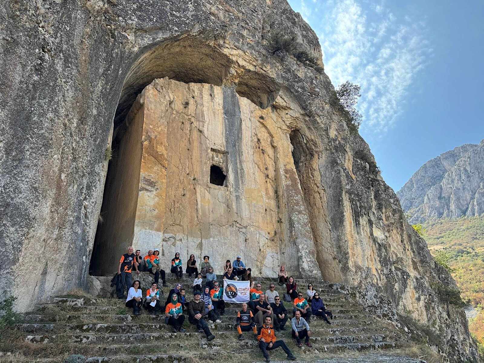 Çorum'daki Kapılıkaya Kaya Mezarı’nın gizemi ‘IKEZIOS’ yazısıyla aralanıyor - 1. Resim