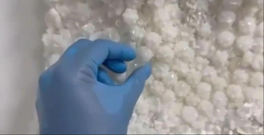 Düğün hazırlığı gibi göründü, uyuşturucu sevkiyatı çıktı! Gelinliklerle kilo kilo zehir taşımışlar - 1. Resim