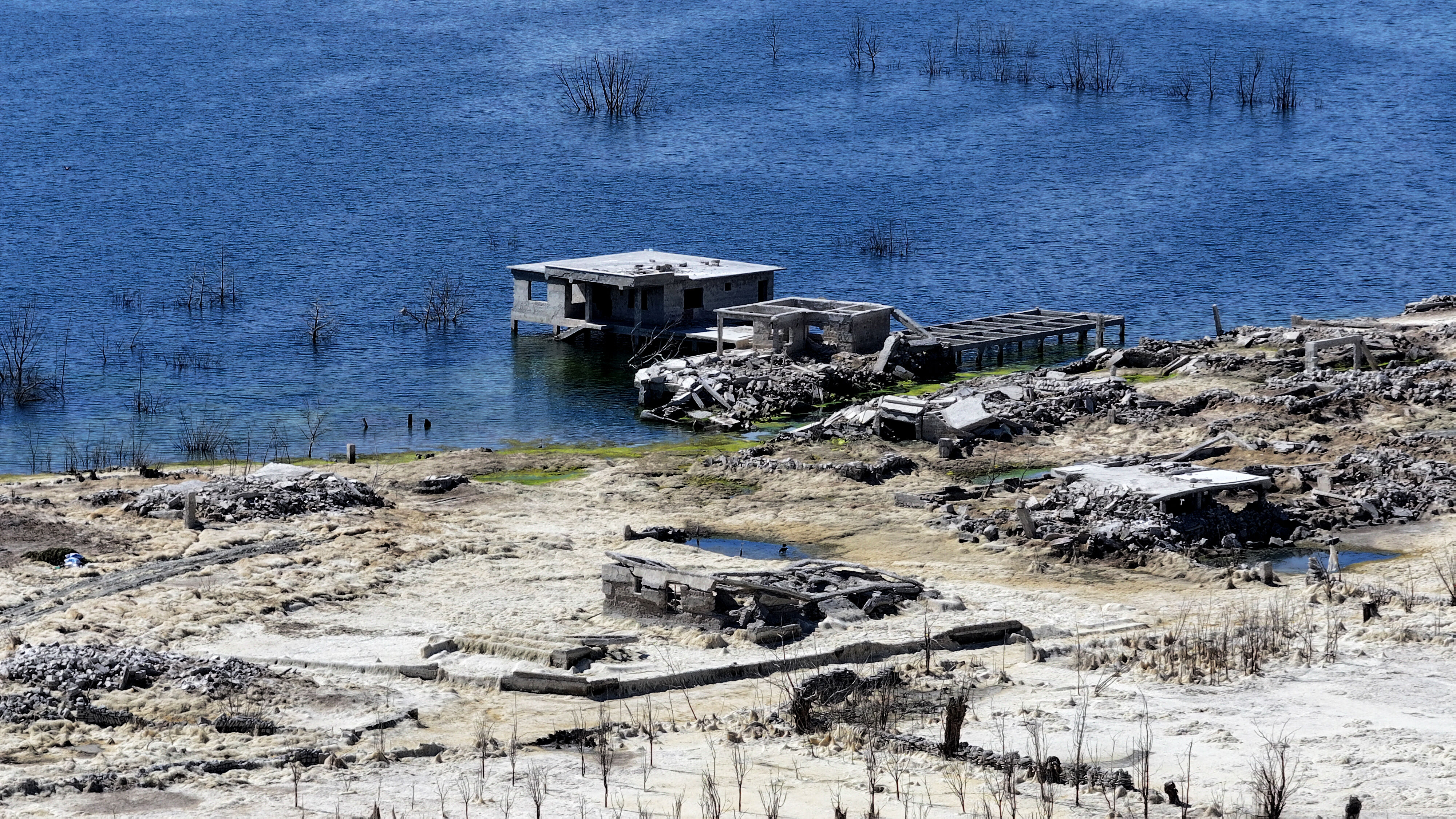 Kayseri'de duygulandıran manzara! Baraj gölü kuruyunca köy ortaya çıktı - 2. Resim