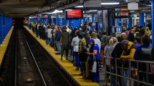 New York metrosunda facia! 2 genç kız feci şekilde hayatını kaybetti - 1. Resim