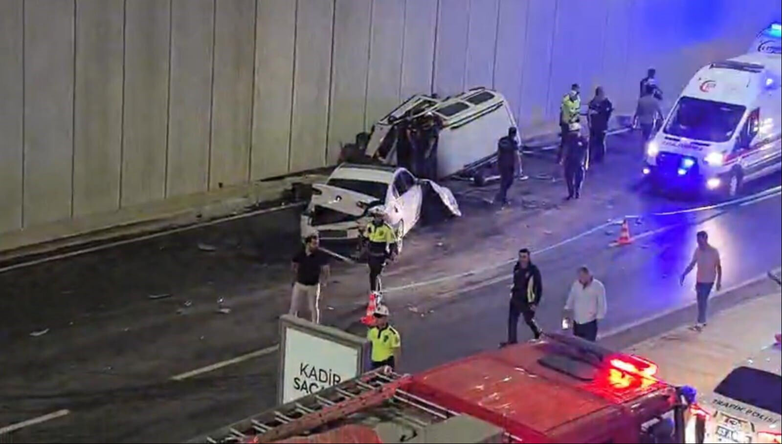 Şanlıurfa'da zincirleme kaza! Ölü ve yaralılar var - 1. Resim