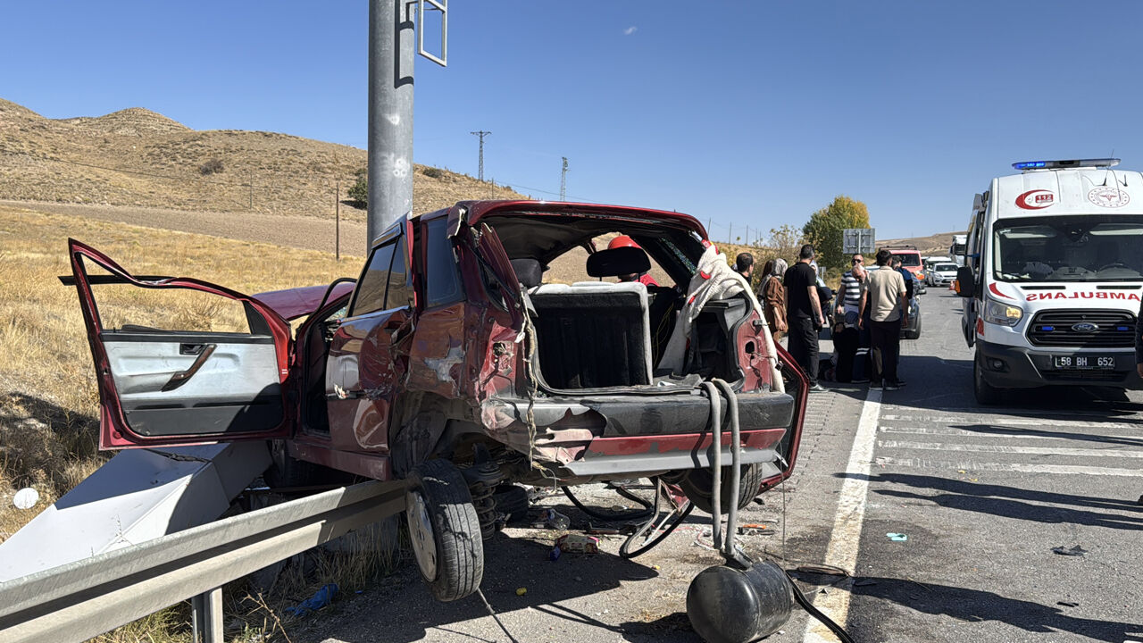 Sivas'ta feci kaza! Yaralıların yarısında fazlası çocuk - 1. Resim