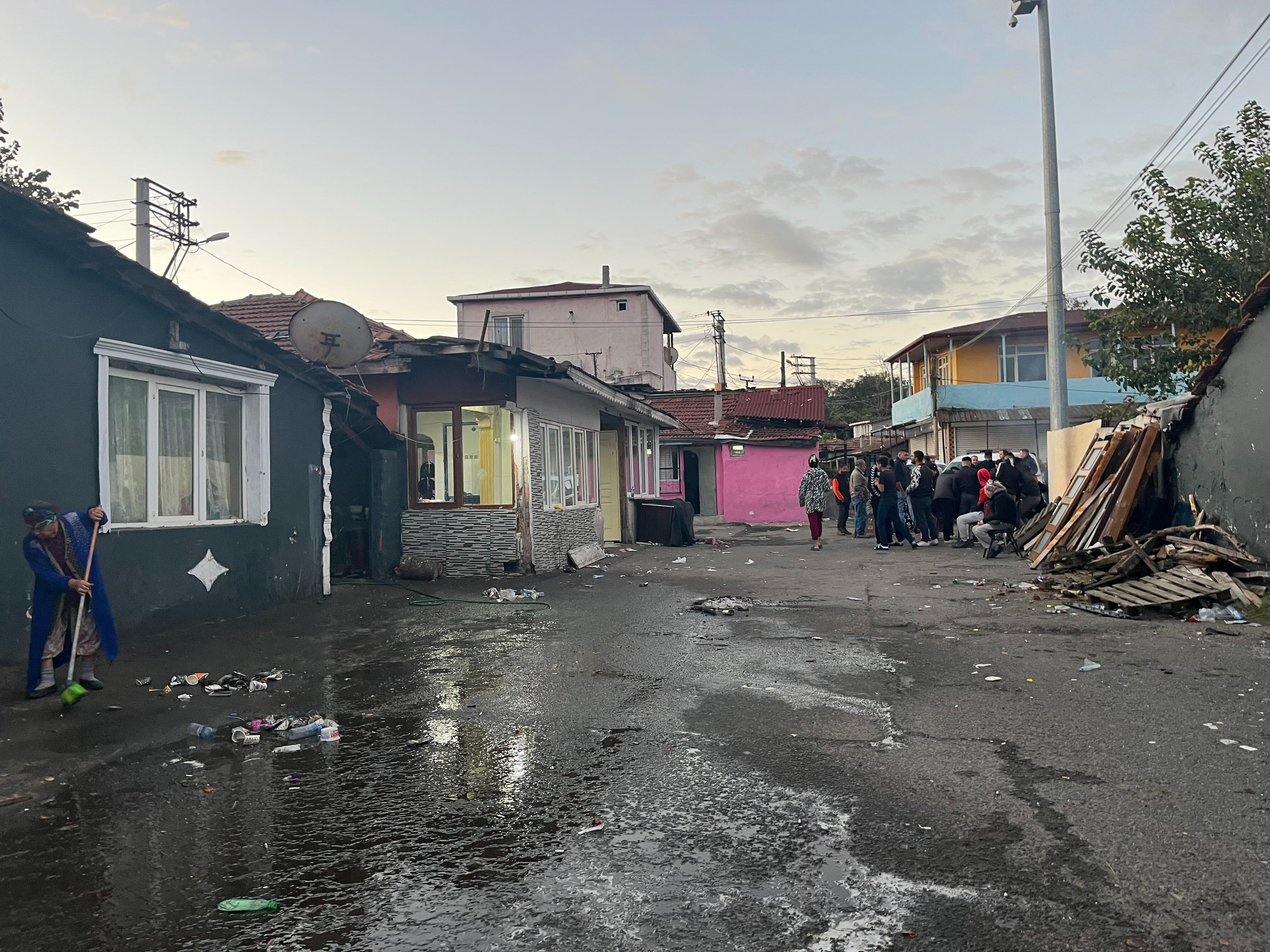 Tekirdağ'da cenaze evinde dehşet! Silahlar patladı, can kayıpları ve yaralılar var - 1. Resim