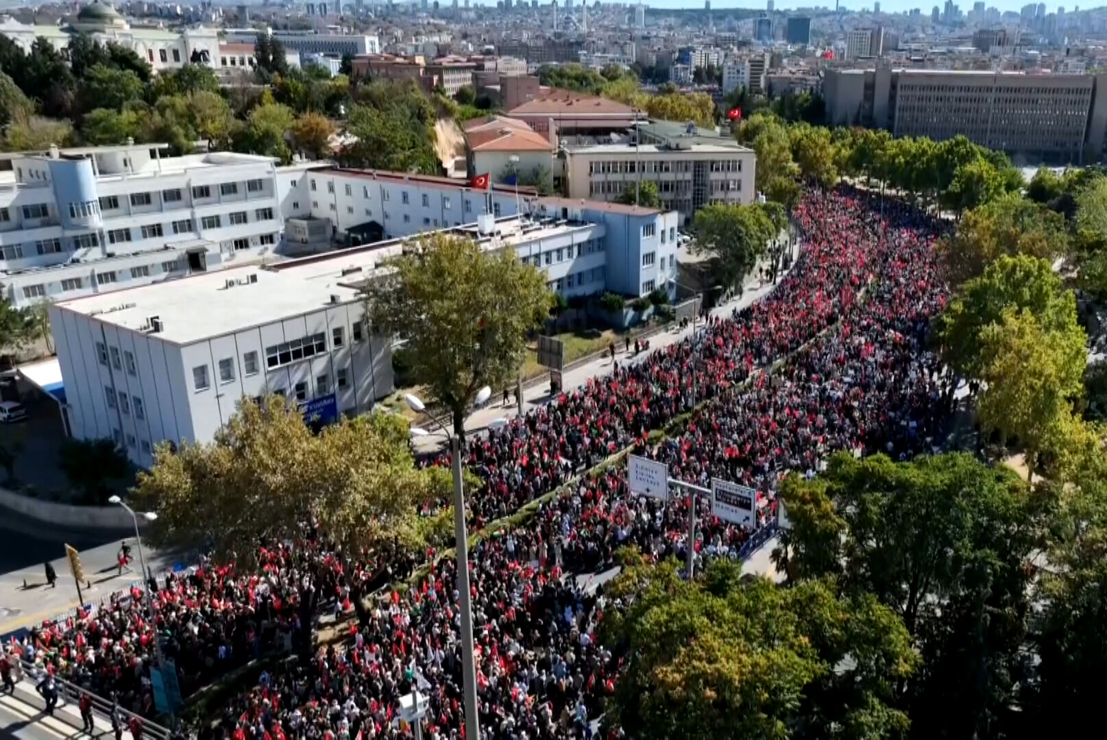 Türkiye bugün Gazze için tek yürek! Binlerce kişi aynı sloganla yürüyor - 4. Resim