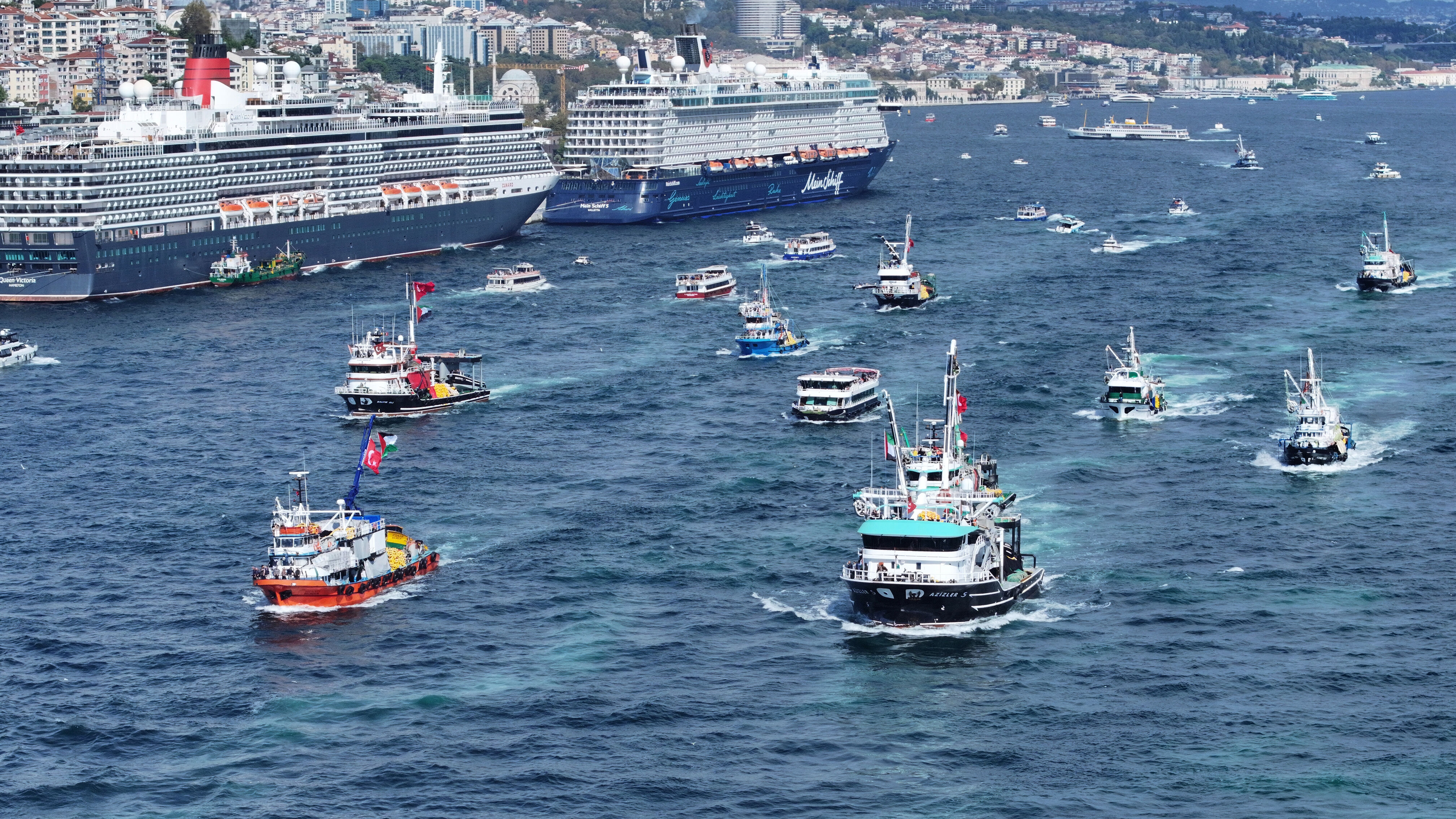 Türkiye bugün Gazze için tek yürek! Binlerce kişi aynı sloganla yürüyor - 2. Resim