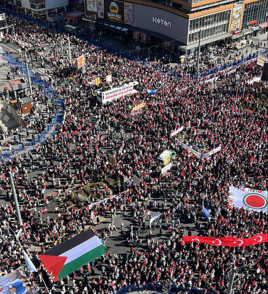 Türkiye bugün Gazze için tek yürek! Binlerce kişi aynı sloganla yürüyor - 9. Resim
