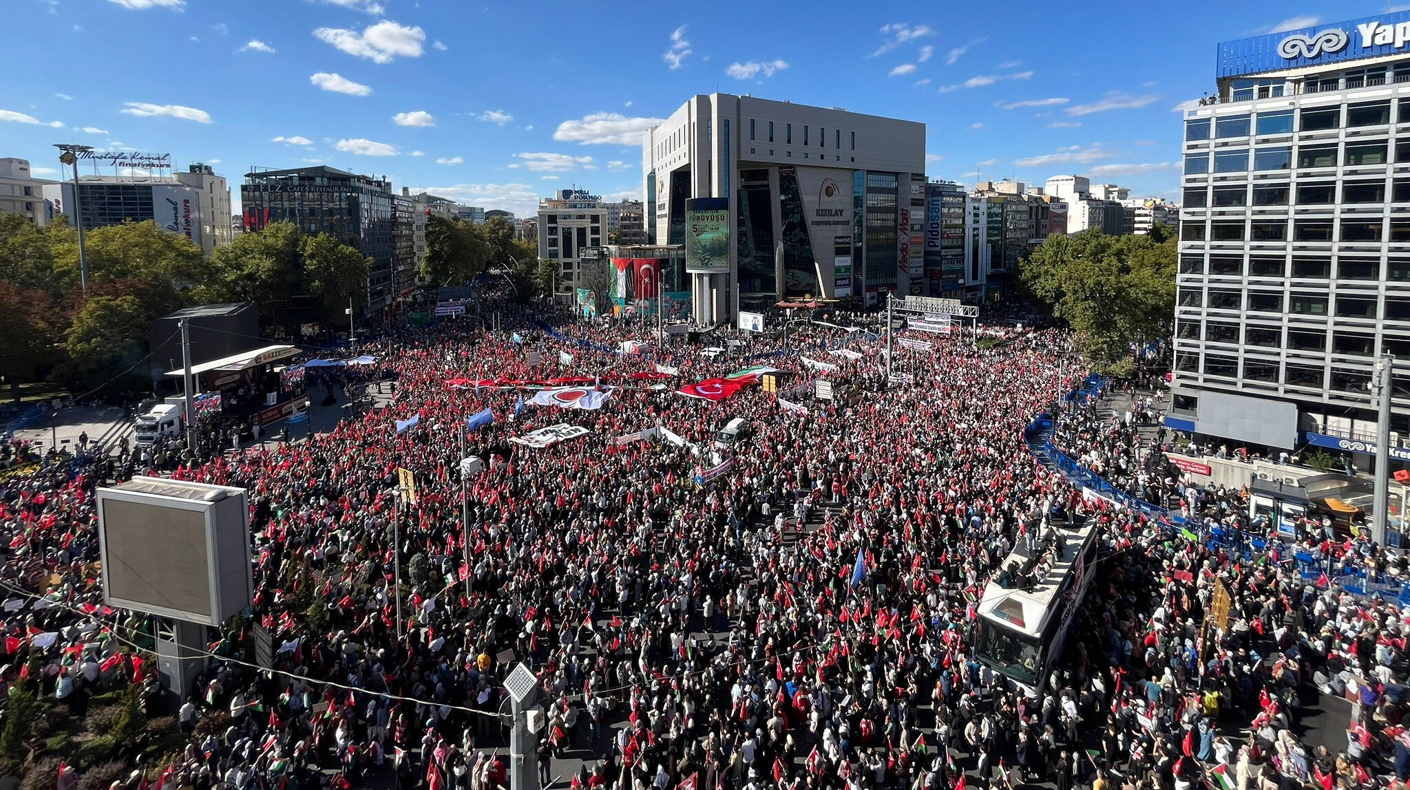 Türkiye bugün Gazze için tek yürek! Binlerce kişi aynı sloganla yürüyor - 10. Resim
