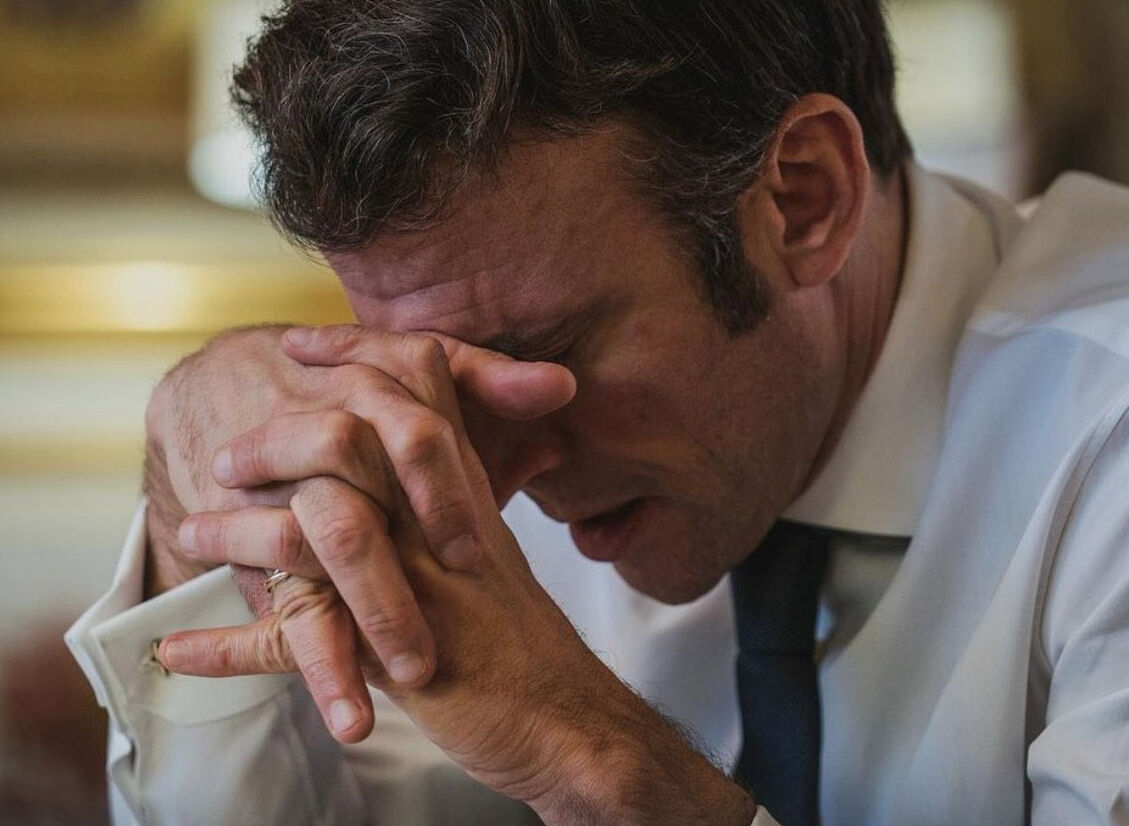 24 saat geçmeden Fransa Başbakanı Lecornu istifa etti Yeni kabine değişikliğinin üzerinden 24 saat bile geçmeden Başbakan Sabastien Lecornu istifa etti. Cumhurbaşkanı Emmanuel Macron, henüz bir halef belirlenmeden istifayı kabul etti. Böylece Fransa'da hükümet fiilen çöktü.