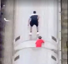 ABD'de TikTok akımı yine ölüm getirdi! 2 genç vagonun üzerinde feci halde bulundu - 2. Resim