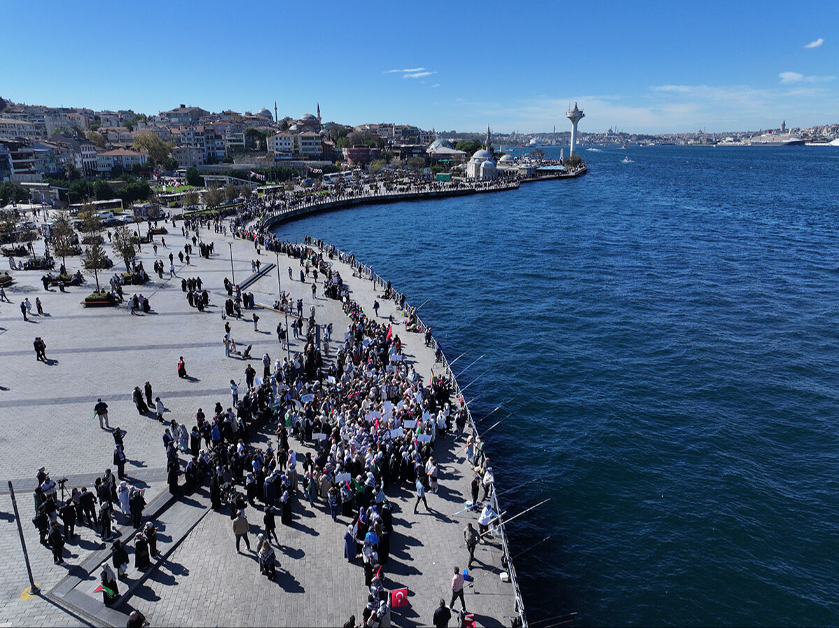 Bütün Türkiye zulme karşı kenetlendi! AK Parti'den zincirleme protesto: Bütün Türkiye zulme karşı zincir oldu! AK Parti'den dikkat çeken protesto