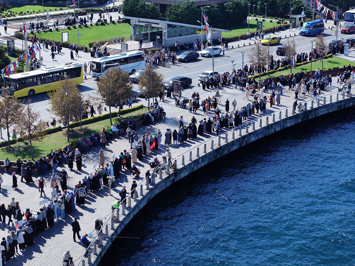 Bütün Türkiye zulme karşı zincir oldu! AK Parti'den dikkat çeken protesto