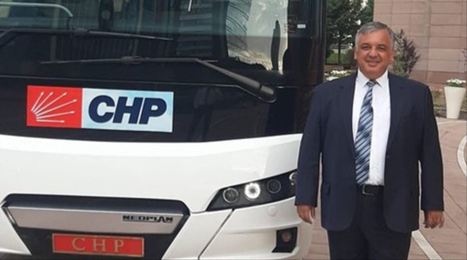 CHP otobüsünü polislerin üzerine süren şoförden ilginç savunma: Ben yavaştım, videolar hızlandırılmış! - 2. Resim