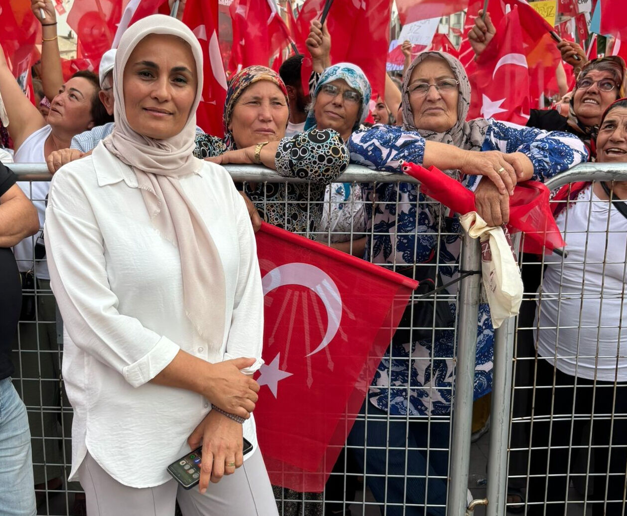 CHP'li kadın kolları başkanı Menzil Çakmak istifa etti! Şiddet iddiası skandal - 1. Resim