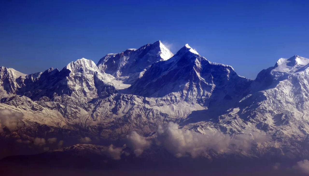 Everest'te 1000 kişiyi kurtarma seferberliği! 1 kişi ölü olarak bulundu - 2. Resim