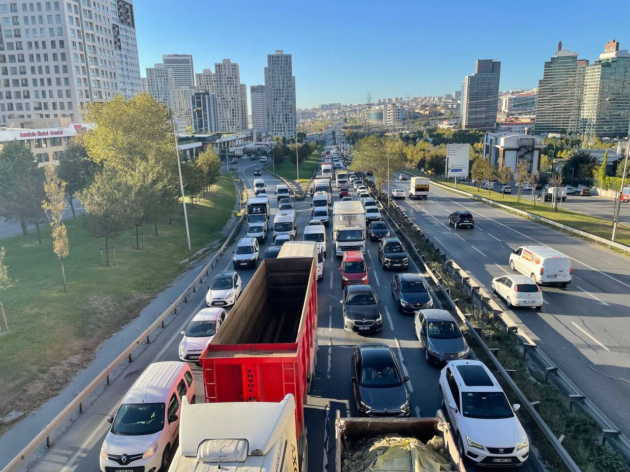 Haftanın ilk iş günü yoğun başladı: Trafik yoğunluğu yüzde 72'ye çıktı! - 3. Resim