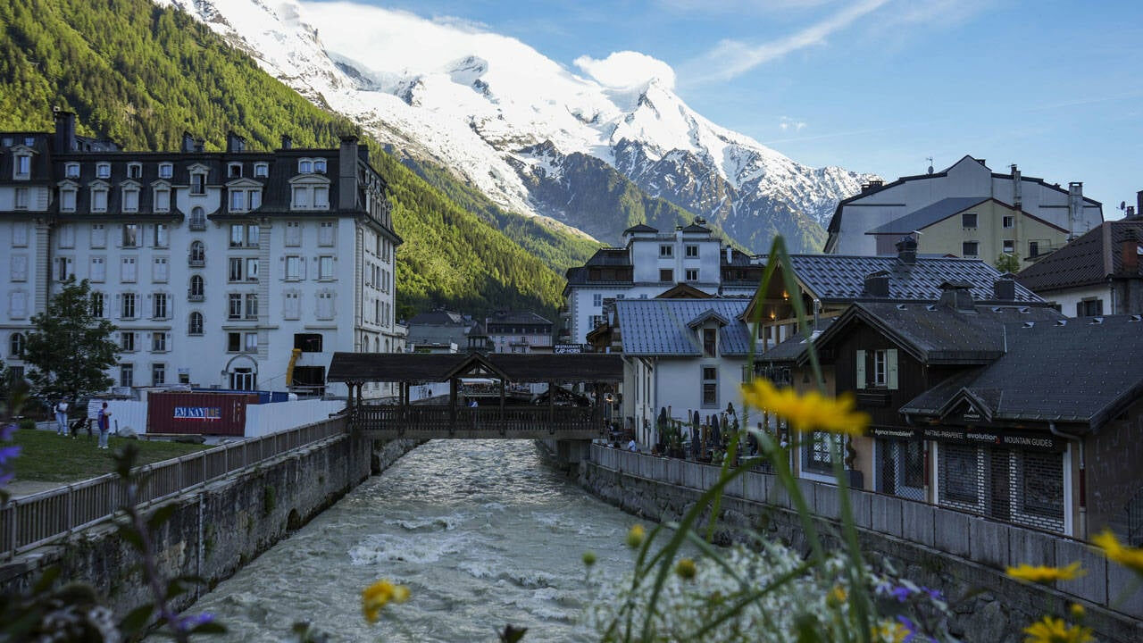 İsviçre'nin buzulları tarih olabilir! Buzul çöktü, 2 bin kişinin hayatı tehlikede - 6. Resim