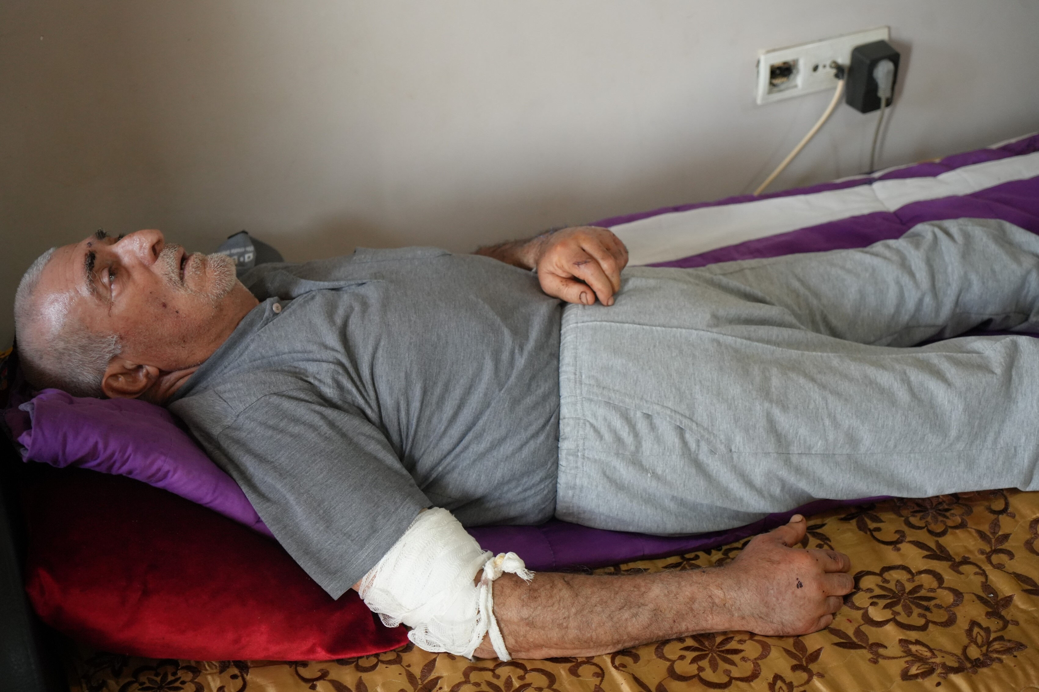 Kendisini 17 yerinden bıçaklayan eşini affetti, evsiz kaldı: Kendim ettim, kendim buldum - 2. Resim