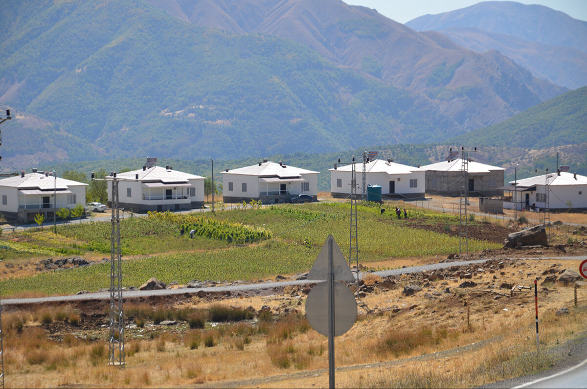 Köylerine döndüler, yetişmeyen ürünler yetişti: Muş'ta terörsüz bölgeler ihya oluyor - 1. Resim