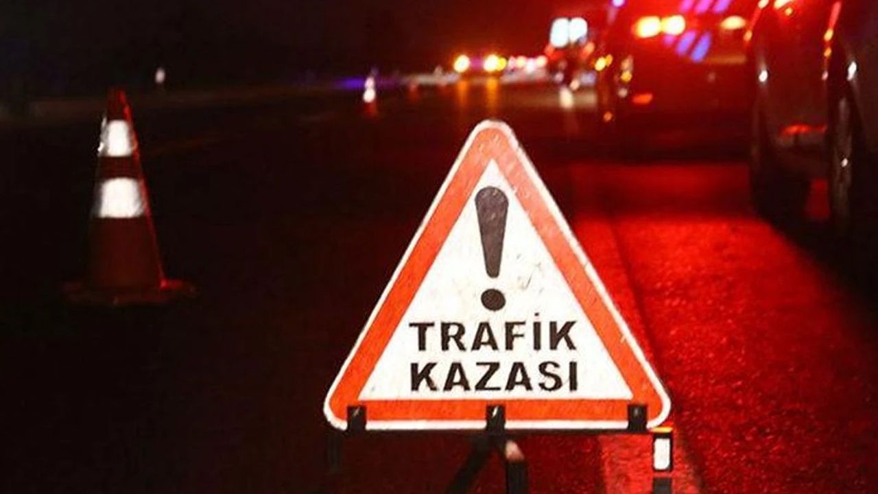 Mersin&#039;de iki otomobil çarpıştı: 1 kişi öldü, 4 kişi yaralandı