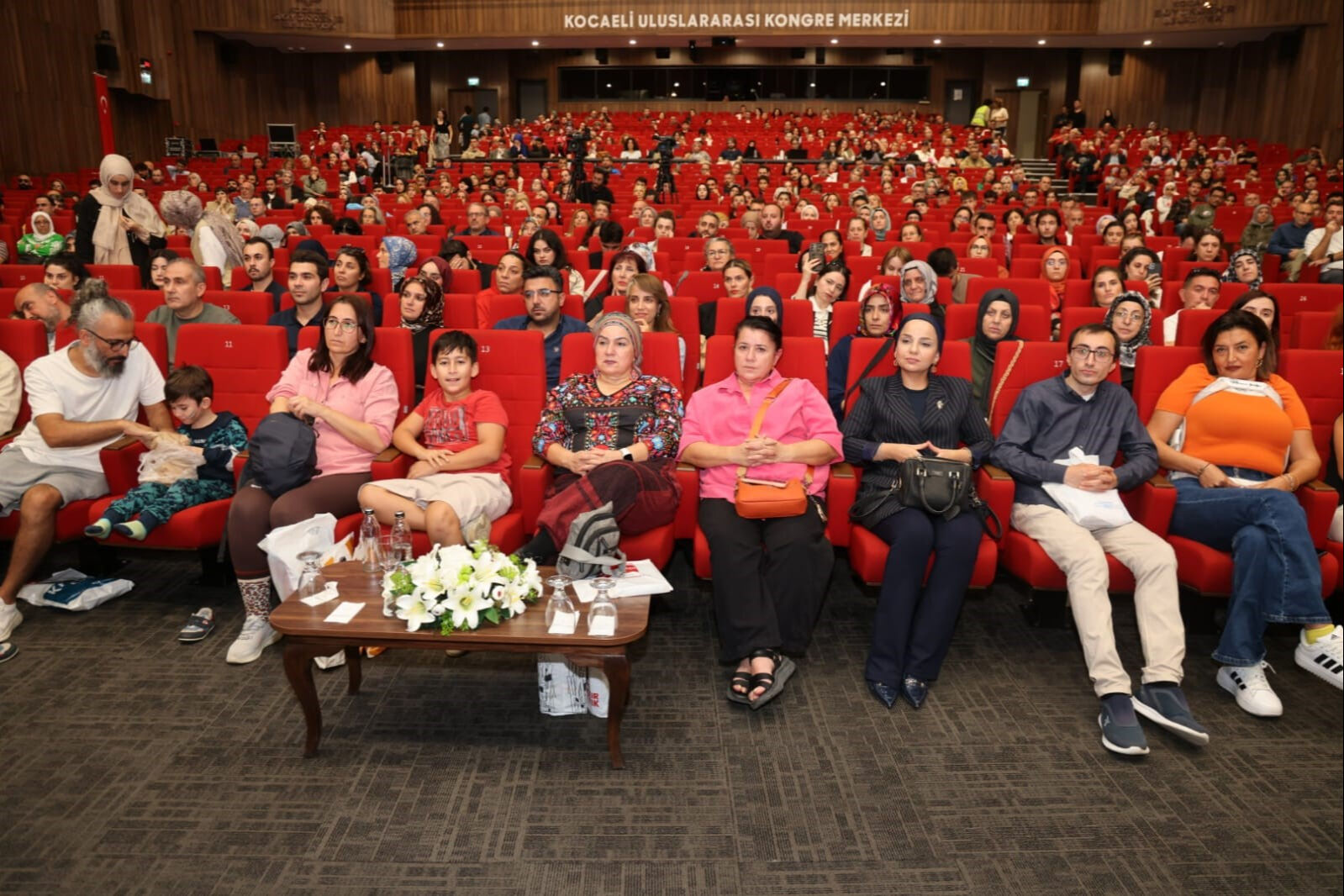 Okan Bayülgen'den dil yozlaşmasına ilginç bakış: Mercimek çorbasına un koyandan hayır gelmez - 2. Resim